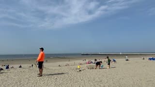 Spelen op het strand Nieuwpoort-Bad