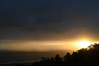 Zonsondergang met plensbui