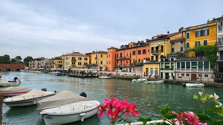 Donkere wolken boven  Gardameer... Vanmorgen was er nog een strakblauwe lucht, in zeer korte tijd ontstaat hier de bewolking 