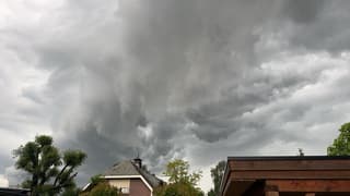 Onheilspellende onweerswolken 