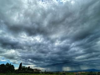 GARDAMEER, regenbuien, wolken, zon