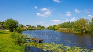 Een paar wolkjes in Giessenburg eind van de ochtend 