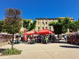 Gezellig Frans dorpspleintje