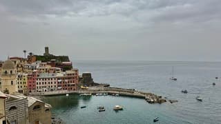 Vernazza, Italië. Warm 30 graden en bewolkt 