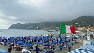 Donkere lucht boven Levanto, Italië 