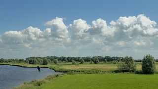 Vriendelijk zomerweer in het land