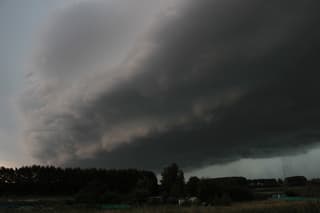 Dreigende lucht boven Poortugaal