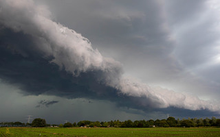 Shelf cloud boven de Betuwe