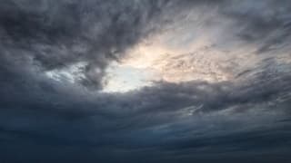 Tussen de wolken door nog een klein stukje lucht