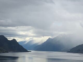 Prachtige wolkenlucht in Lofthus
