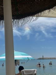 Regenboogwolk ad kust van Benamáldena in Spanje gefotografeerd door Xavier Ruperink
