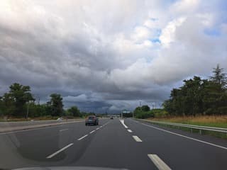 Vanmorgen donkere wolken bij Lyon