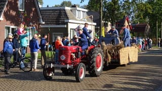 Zon, wolken en een bui bij de boerenoptocht 