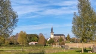 Zonnig met sluierbewolking 