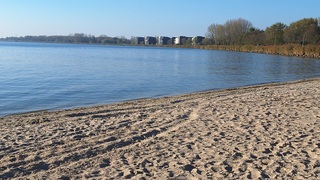 Gooimeerdijk-West, Almere haven in de zon.