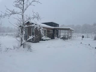 Tinyhouse in de sneeuw