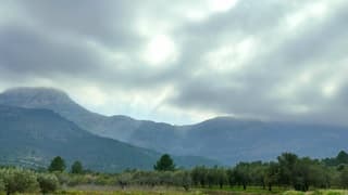 Eind van de middag bewolking en zon