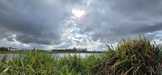 Zon en bewolking boven de provincie Groningen 