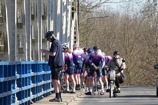 Veel kijkers bij het Julianakanaal.