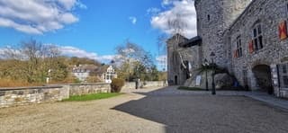 Mooi weer op de heuvel bij kasteel Stolberg 