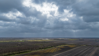 Zwaar bewolkt met jakobsladders