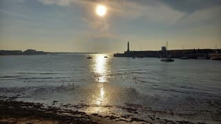 Dont let the sun go down on me 