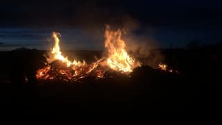 Een eeuwenoude traditie: paasvuur in volle glorie