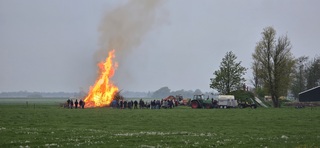 Paasvuur in de provincie Groningen maandagavond 