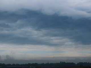 ook donkere wolken