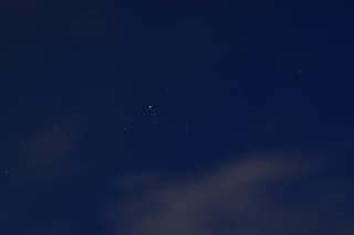 Planeet Mars mooi zichtbaar met sterrenhoop m44
