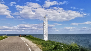 Markermeer met wat bewolking z.o.