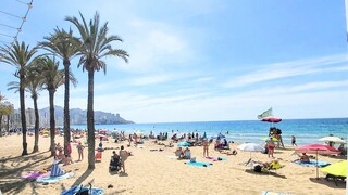 Drukke stranden aan de Spaanse Costa.