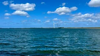 windmolens hebben de wind heel erg mee vandaag! 