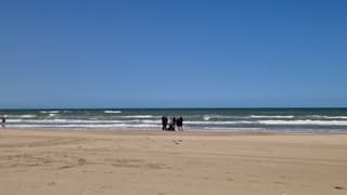 Jassen aan op het strand bij Blokhus 