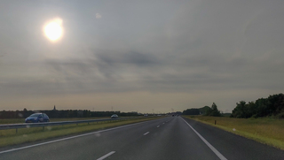 Zon onderweg en bewolktelucht 