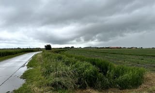 Donkere wolkenluchten.