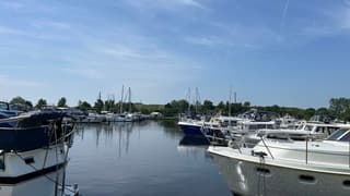 Een weinig sluier bewolking.