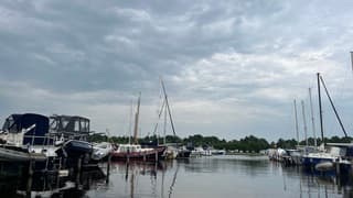 Bewolkt en een drup regen.