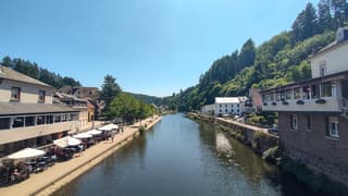 Strakblauwe lucht en veel zon met beetje wind 