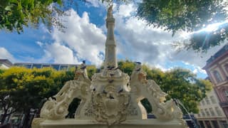 Vriendelijke bewolktelucht om 18.00 uur