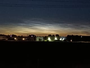 Lichtende nachtwolken