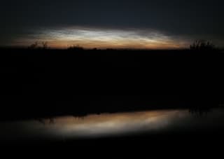 Lichtende nachtwolken