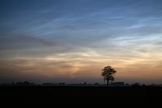Lichtende nachtwolken