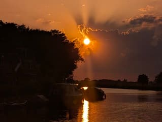 Zonsondergang Oosthem