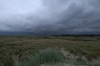 Donkere wolken boven hollum Ameland 
