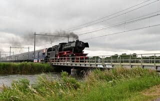 stoomtrein onderweg naar bellofestival in hoorn