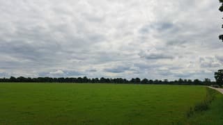 Potdichte stapelbewolking begin van de middag in Reutum