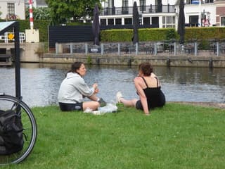 Picknicken aan de vecht.