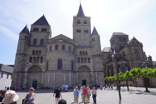 de Dom van Trier