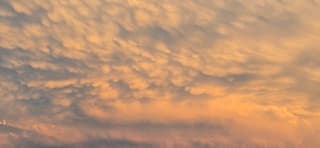 Mammatuswolken bij zonsondergang